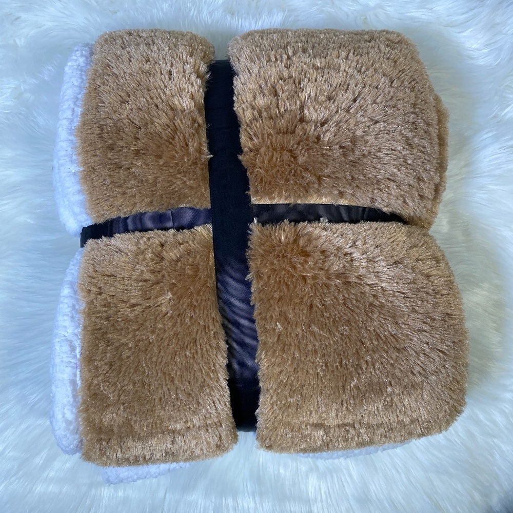 ✨SALE✨Brown Sugar Micromink Sherpa Throw - Picture 2 of 3